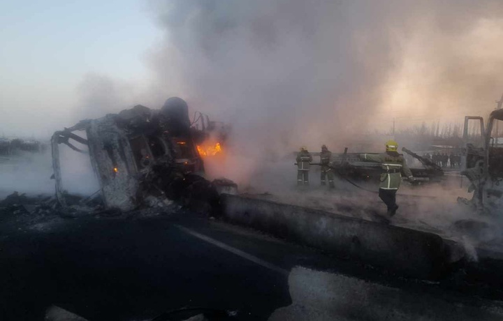 В Намангане сгорели три грузовика MAN, погибли трое