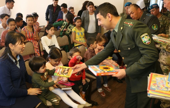 Samarqand harbiylari mehribonlik uyi bolalari bilan uchrashdi (Foto)