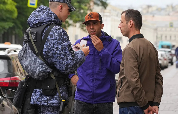 Россияда мигрантлар сони сўнгги бир йилда 10 фоизга камайди