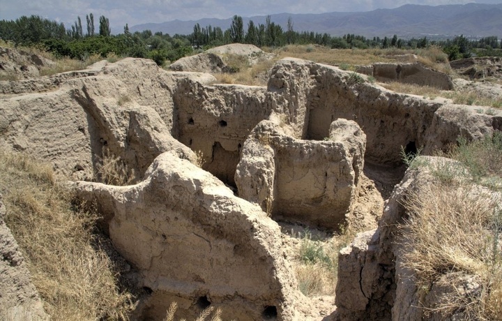 Qashqadaryo va Samarqandda arxeologik yodgorliklar o‘rniga uy-joy qurib yuborilgan