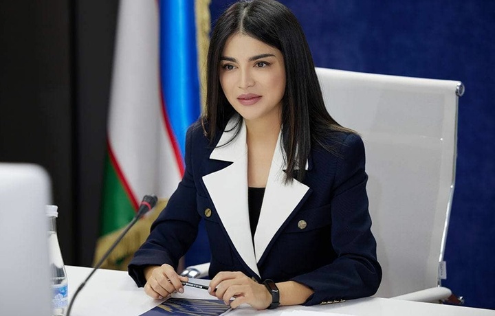 Saida Mirziyoyeva nevarasini bag‘riga bosayotgan prezident fotosuratini Telegram kanaliga joyladi