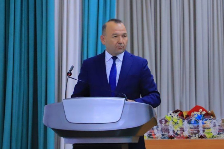 Иқтидорли ўқувчилар ўрнига ўғли ва жиянини хорижга юборган амалдор ишдан олинди