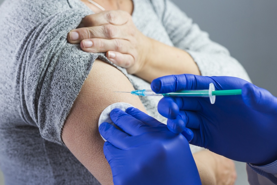 Шифокор COVISHIELO вакцинаси таъсири билан ўртоқлашди