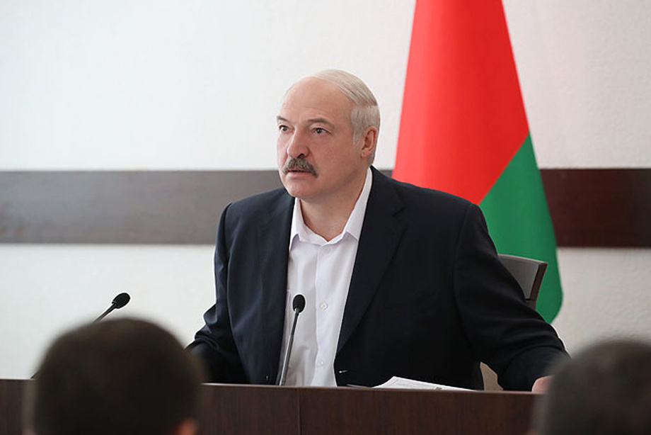 Беларусда президент ёрдамчиси пора билан қўлга тушди