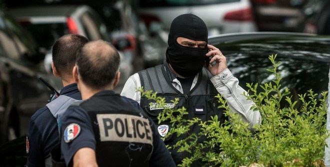 Заключённые захватили заложников во французской тюрьме