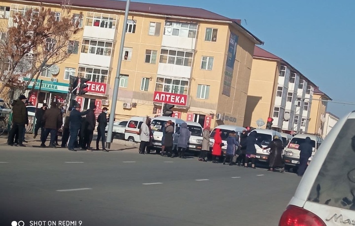Минтруда прокомментировало протест женщин, перекрывших улицу в Нукусе