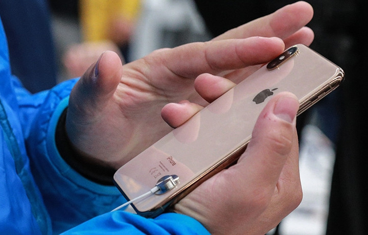 Apple может встроить сканер отпечатков пальцев в экран