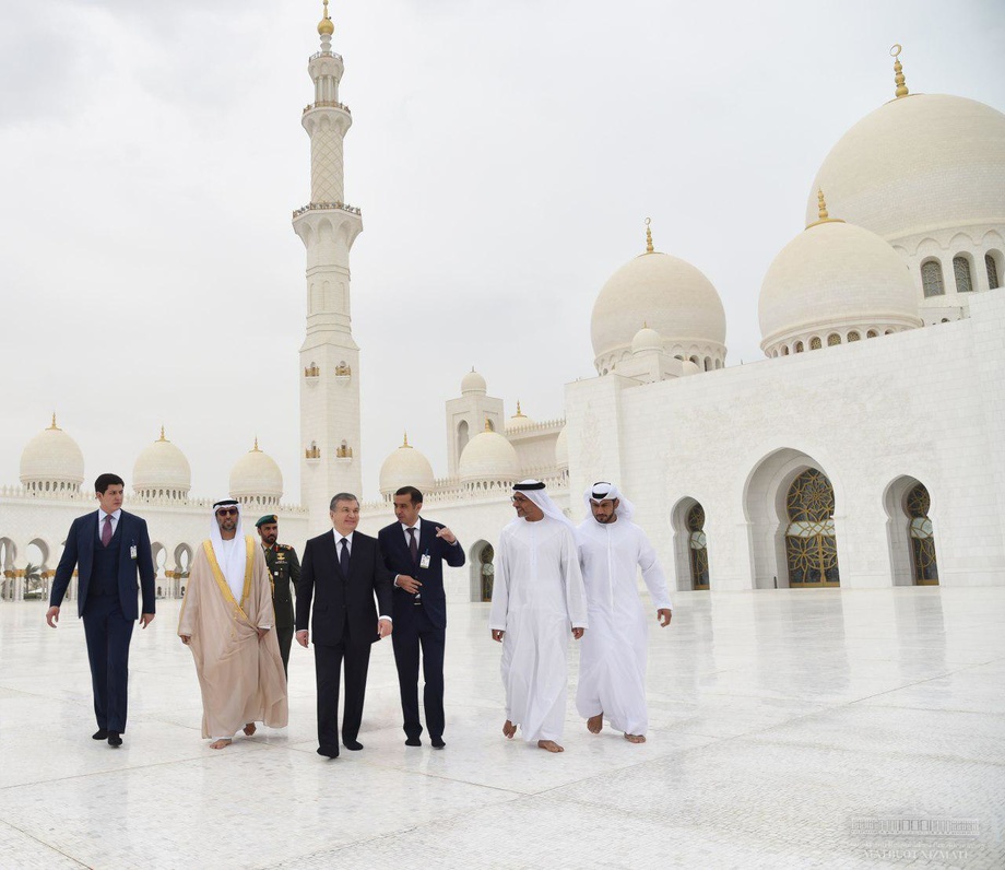 Шавкат Мирзиёев посетил мавзолей и мечеть Шейха Заида бин Султана в Абу-Даби (фото)