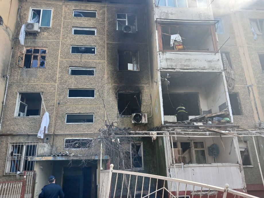 При взрыве в многоэтажном доме в Коканде погиб один человек