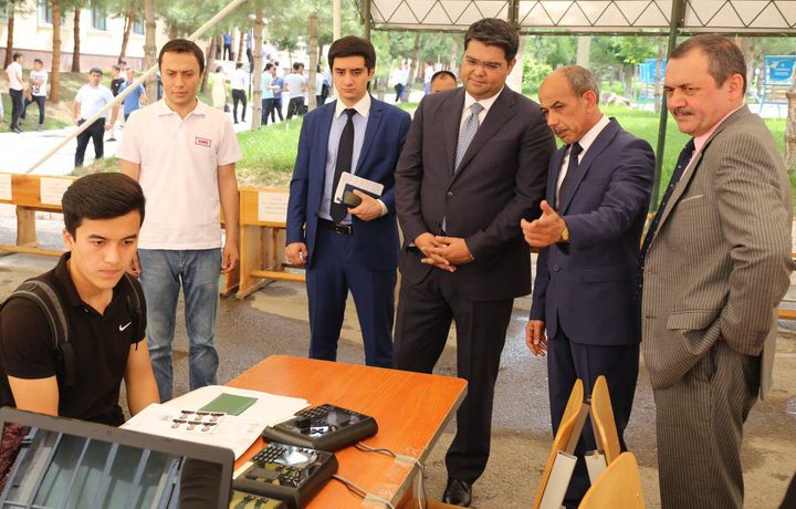 АКТ вазири ТАТУ қабул комиссияси иши билан танишди