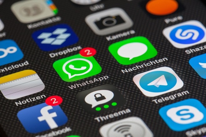 WhatsApp может начать показывать рекламу на основе данных из Facebook