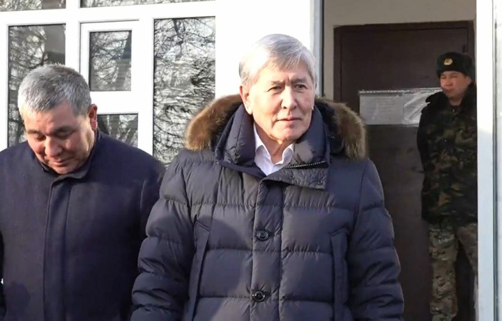 Almazbek Atambayev Qirg‘izistondan chiqib ketdi