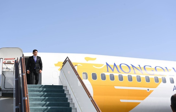 Президент Монголии прибыл в Самарканд