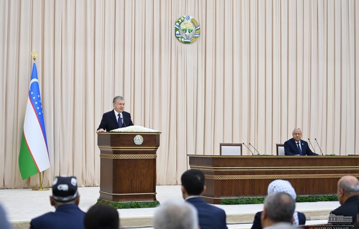Navoiyda Prezident Mirziyoyev ishtirokida viloyat Kengashi sessiyasi boshlandi