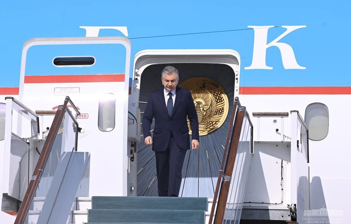 Prezident Samarqandga tashrifini ziyoratdan boshladi (foto)