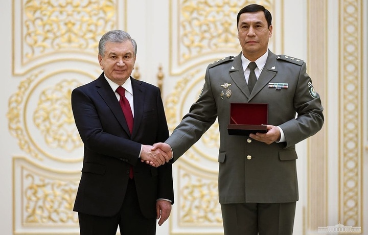 Shavkat Mirziyoyev Vatan himoyachilariga orden va medallarni topshirdi