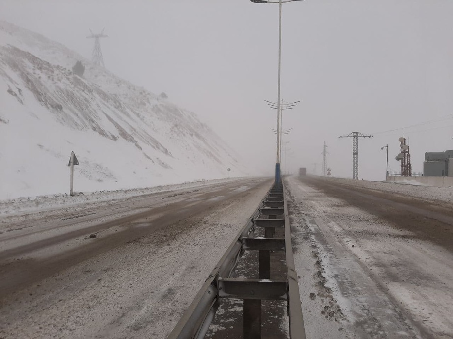 «Qamchiq»da qor, yo‘llar muzlagan