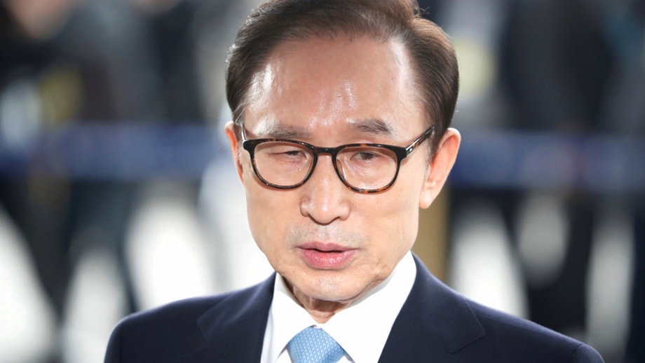 Yana prezident, yana korrupsiya: Li Myon Bak 15 yilga qamaldi