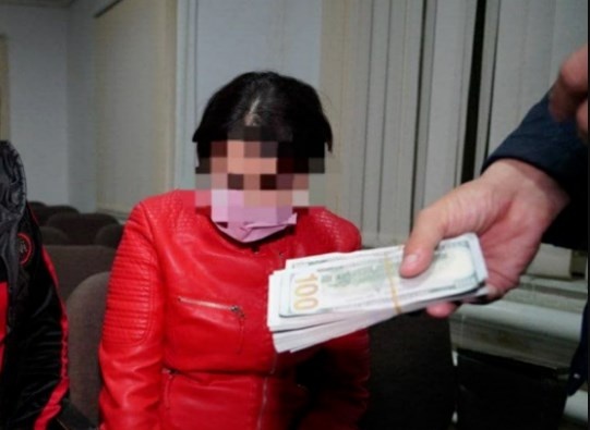 Боласини сотувга қўйган онага суд ҳукми ўқилди