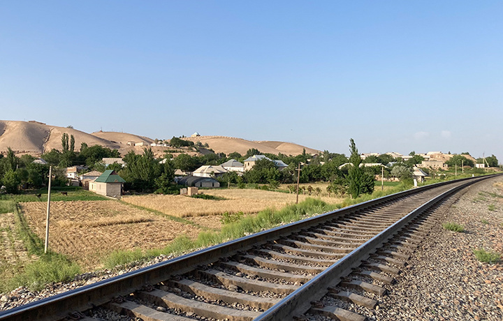 «Xitoy – Qirg‘iziston – O‘zbekiston» temir yo‘li loyihasi qanchaga tushishi aytildi