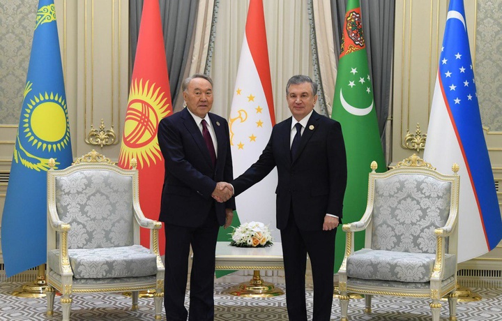 Shavkat Mirziyoyev Nursulton Nazarboyev bilan uchrashuv o‘tkazdi