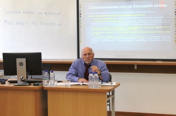 Хавфсизлик масалаларини ўрганиш бўйича Европа маркази ходими Ўзбекистон Қуролли Кучлари академиясида дарс ўтмоқда