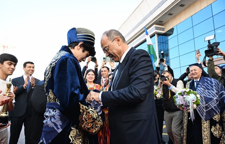 FIDE Jahon kubogini qo‘lga kiritgan Javohir Sindorov tantanali kutib olindi