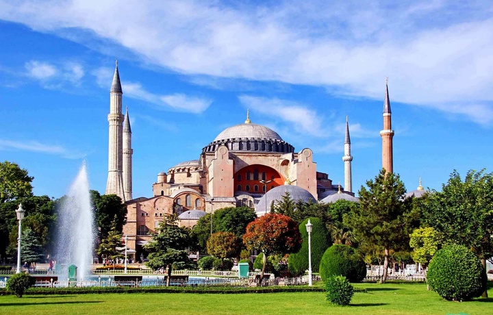 Turkiya Avliyo Sofiya ibodatxonasini masjidga aylantirish uchun kimdan ruxsat so‘rashi kerak?