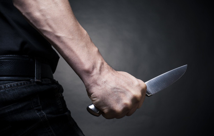 В Намангане 19-летний юноша ранил ножом своего отчима