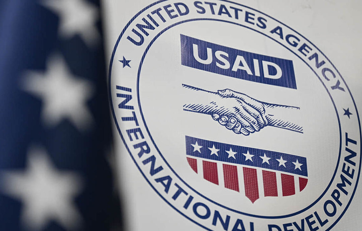 США официально закрывают 83% программ USAID