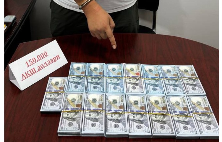 Sirdaryoda soxta dollarlarni haqiqiylariga sotayotgan «shovvoz» ushlandi