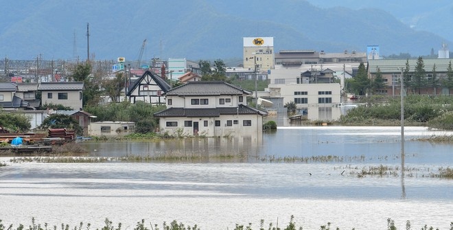 Заводы Hitachi и Panasonic пострадали из-за тайфуна в Японии