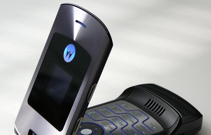 В сети обнаружили патент на складной смартфон Motorola