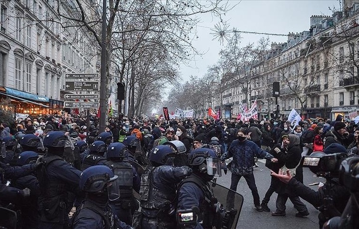 Во Франции продолжаются протесты против пенсионной реформы