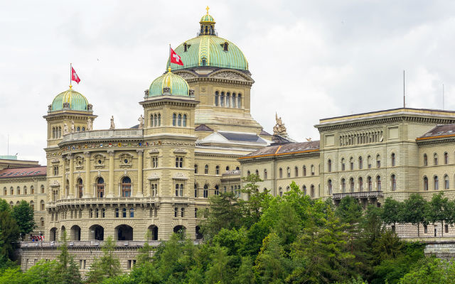 Shveysariyada parlament vitse-prezidentining noutbugi portlab ketdi