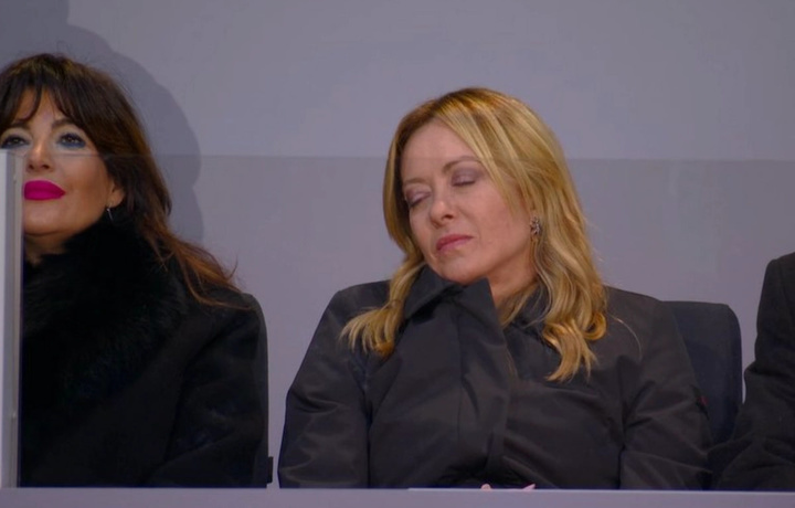 Италия бош вазири Олимпиада очилиш маросимида ухлаб қолди