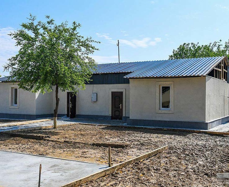 Uy sohibasi chol chilangarga eshagi bilan pul to‘ladi.