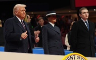 Donald Tramp rafiqasi Melaniya hamda o‘g‘li Barron bilan. 