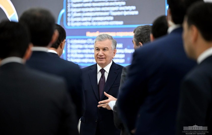 Shavkat Mirziyoyev Qarshidagi sanoat loyihalari bilan tanishdi (foto)