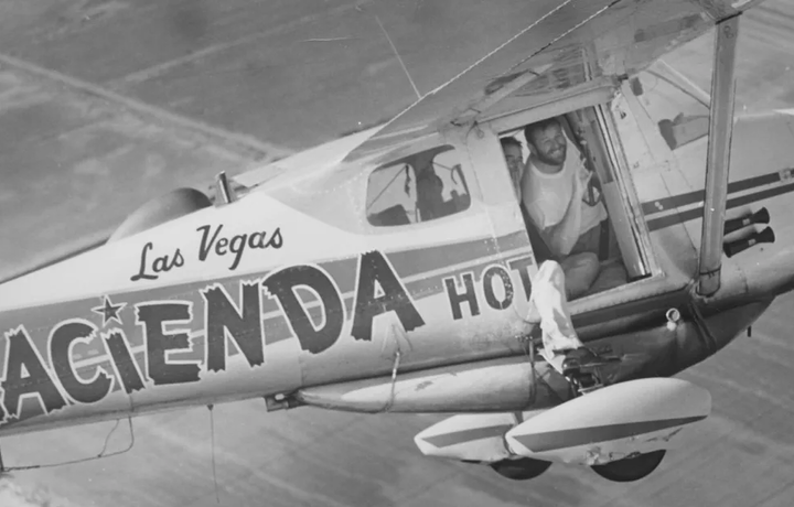 Бир телба рекорд тарихи: 65 кун қўнмасдан учган самолёт (фото)