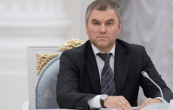 Volodin Rossiyani tark etgan va uni haqorat qilganlarni mol-mulkini musodara qilishni taklif qildi