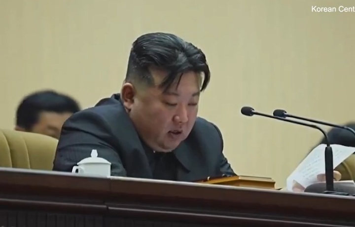 Ким Чен Ин оналар конгрессида йиғлаб юборди (видео)