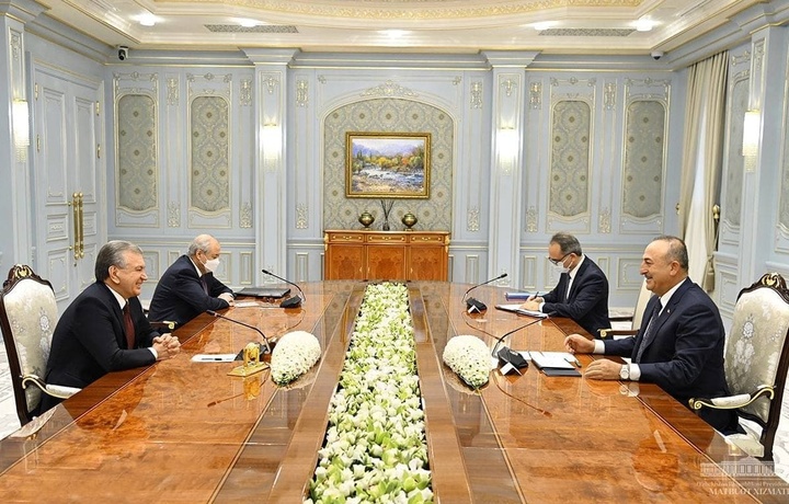Шавкат Мирзиёев принял делегацию Турции во главе с Мевлютом Чавушоглу