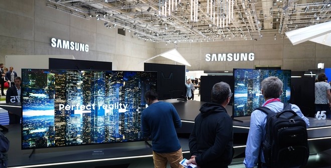 Samsung представила семиметровый телевизор