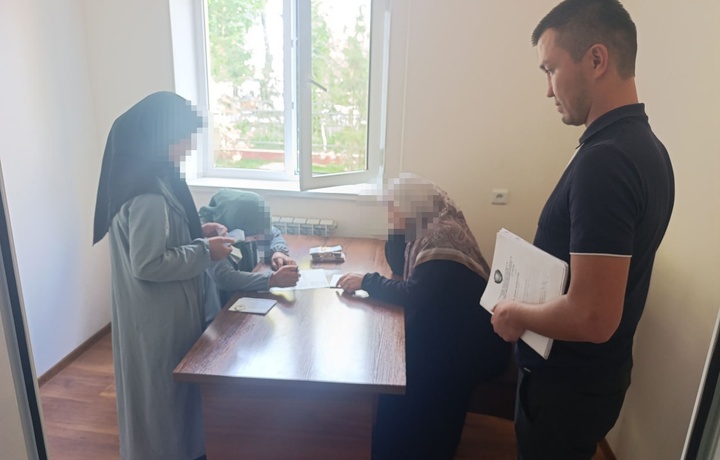 Уч болани отага ташлаб кетган аёлдан алимент ундирилди
