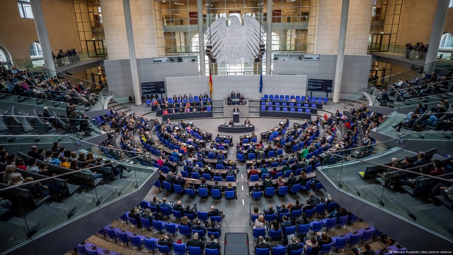 Germaniya prezidenti Bundestagni tarqatib yubordi