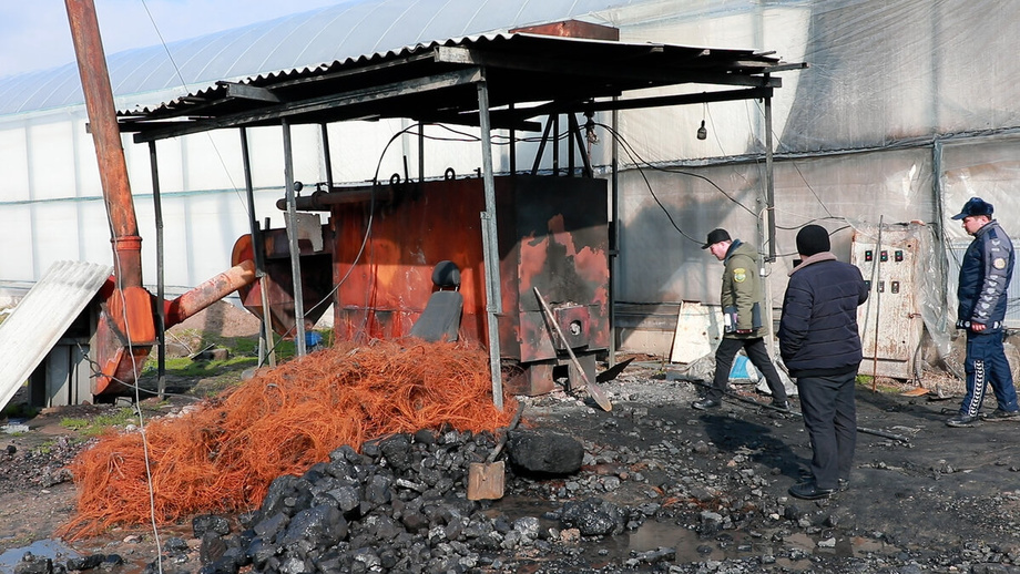 Иссиқхонасида шина ва мазут ёқаётганларнинг қозонхонаси мусодара қилинади