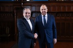Ikki davlat tashqi ishlar vazirlari Sergey Lavrov va Abbos Aroqchi.