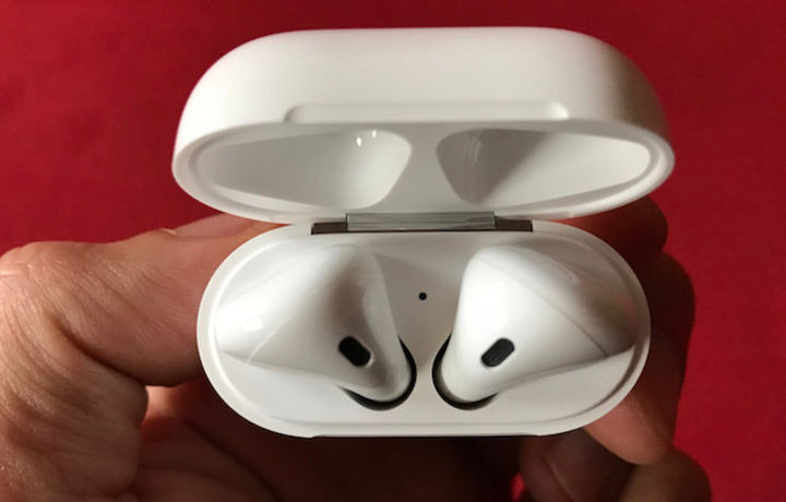 Apple выпускает новую версию наушников AirPods