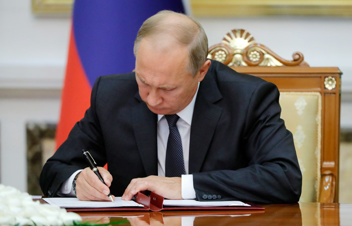 Putin o‘zbekistonlik migrantlarga taalluqli farmonni imzoladi